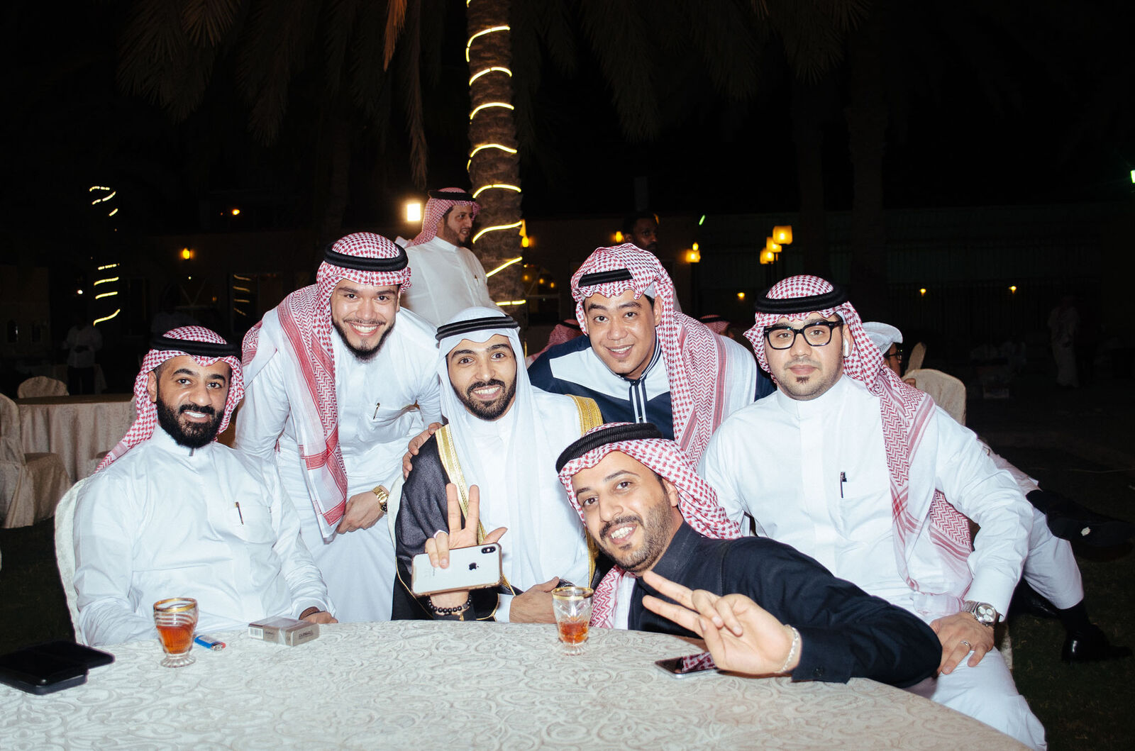 لحظة فرح بين الأصدقاء | Friends celebrating together
