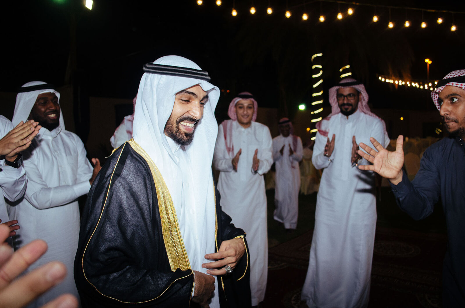 العريس وسط تهليل الحضور | Groom's joyful entrance dance